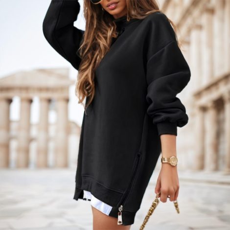 A Solid-colored Long-sleeved Top For Ladies