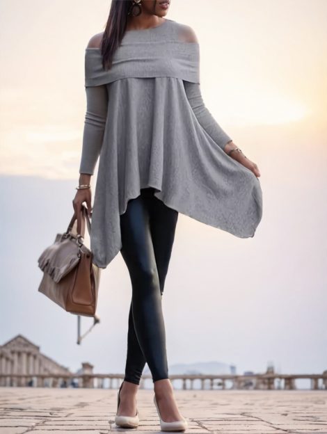 A Solid-colored Long-sleeved Top For Ladies
